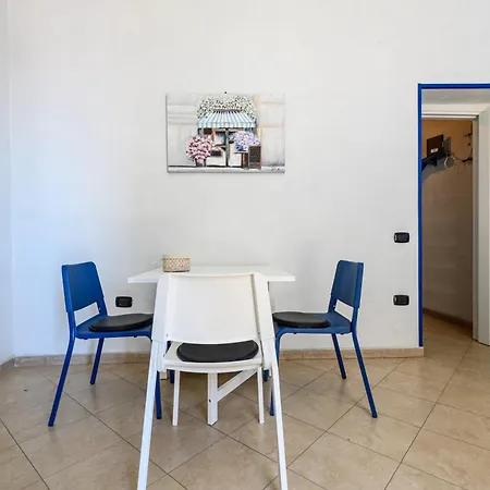 Via Nuova Marina 121 - 2 *