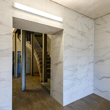 Via Nuova Marina 121 - 2 *