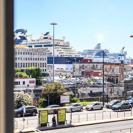 Via Nuova Marina 121 - 2 Nápoles