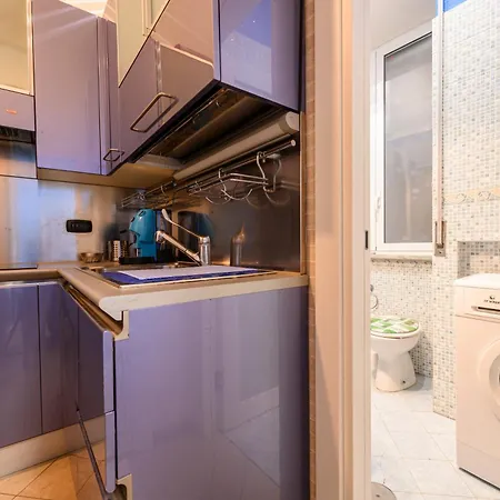 Via Nuova Marina 121 - 2 Nápoles