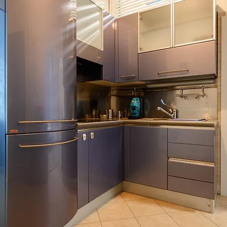 Via Nuova Marina 121 - 2 * Nápoles