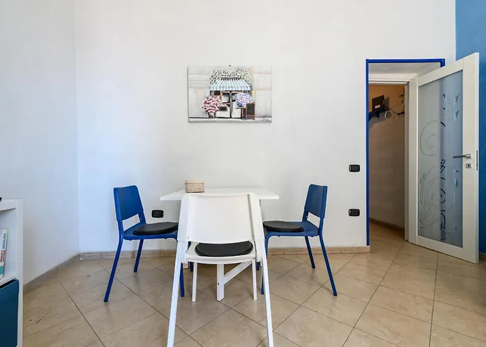 Via Nuova Marina 121 - 2 *