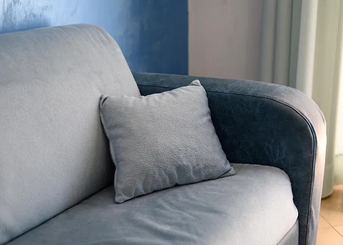 Via Nuova Marina 121 - 2 * Naples