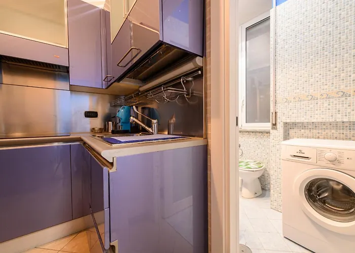 Via Nuova Marina 121 - 2 Naples