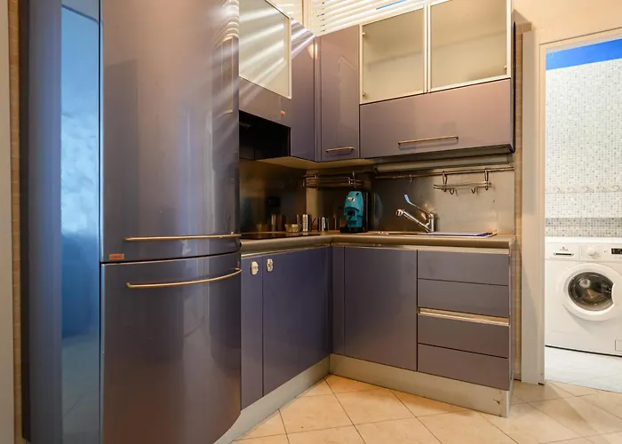 Via Nuova Marina 121 - 2 * Naples